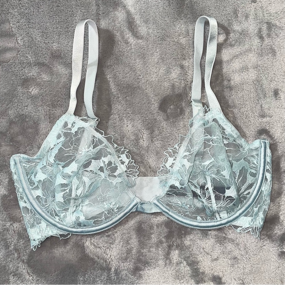 Victoria's Secret Lace Low Cut Demi Bra 32DD Underwire Plunge Light Blue